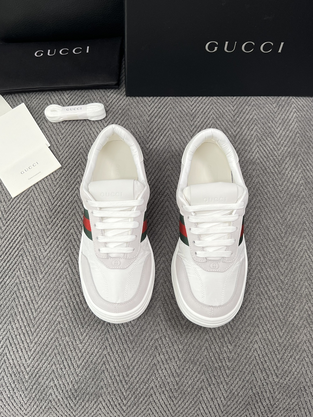 Gucci  高品质  顶级工艺品  古奇 专柜新款，原厂配置意大利进口牛皮  进口牛皮内里垫，透气舒适，鞋底：原厂特供