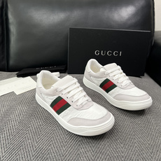 Gucci 高品质 顶级工艺品 古奇 专柜新款,原厂配置意大利进口牛皮 进口牛皮内里垫,透气舒适,鞋底:原厂特供 Gucci 高品质 顶级工艺品 古奇 专柜新款,原厂配置意大利进口牛皮 进口牛皮内里垫,透气舒适,鞋底:原厂特供