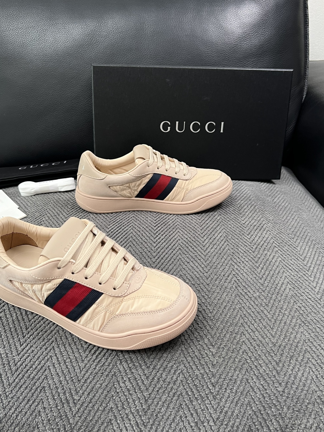 Gucci  高品质  顶级工艺品  古奇 专柜新款，原厂配置意大利进口牛皮  进口牛皮内里垫，透气舒适，鞋底：原厂特供