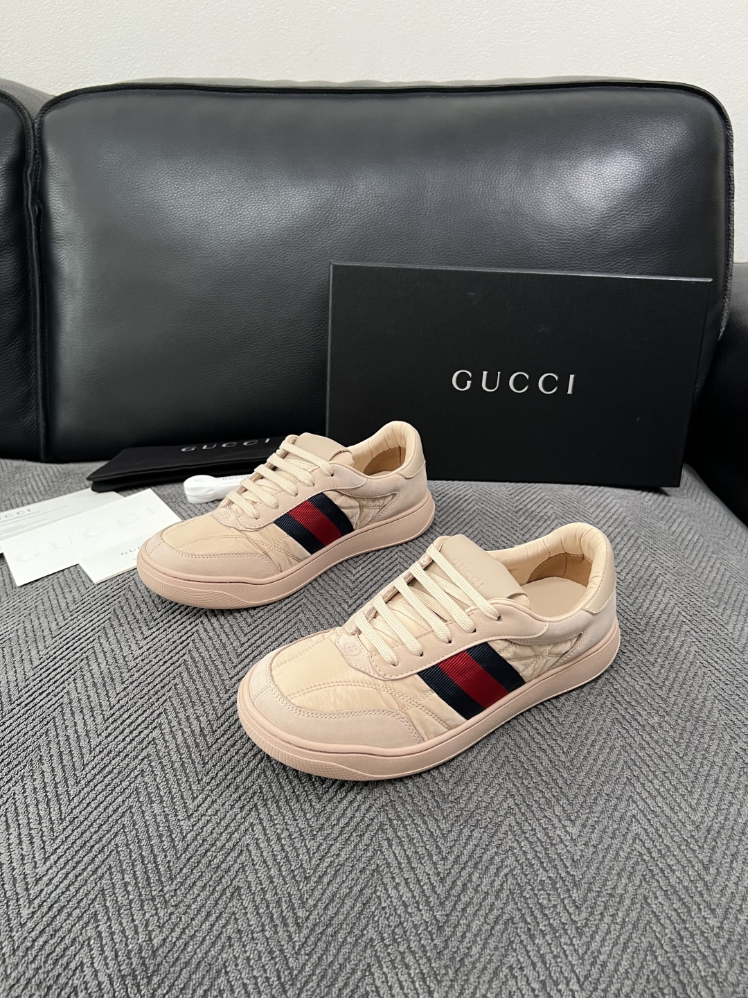 Gucci  高品质  顶级工艺品  古奇 专柜新款，原厂配置意大利进口牛皮  进口牛皮内里垫，透气舒适，鞋底：原厂特供
