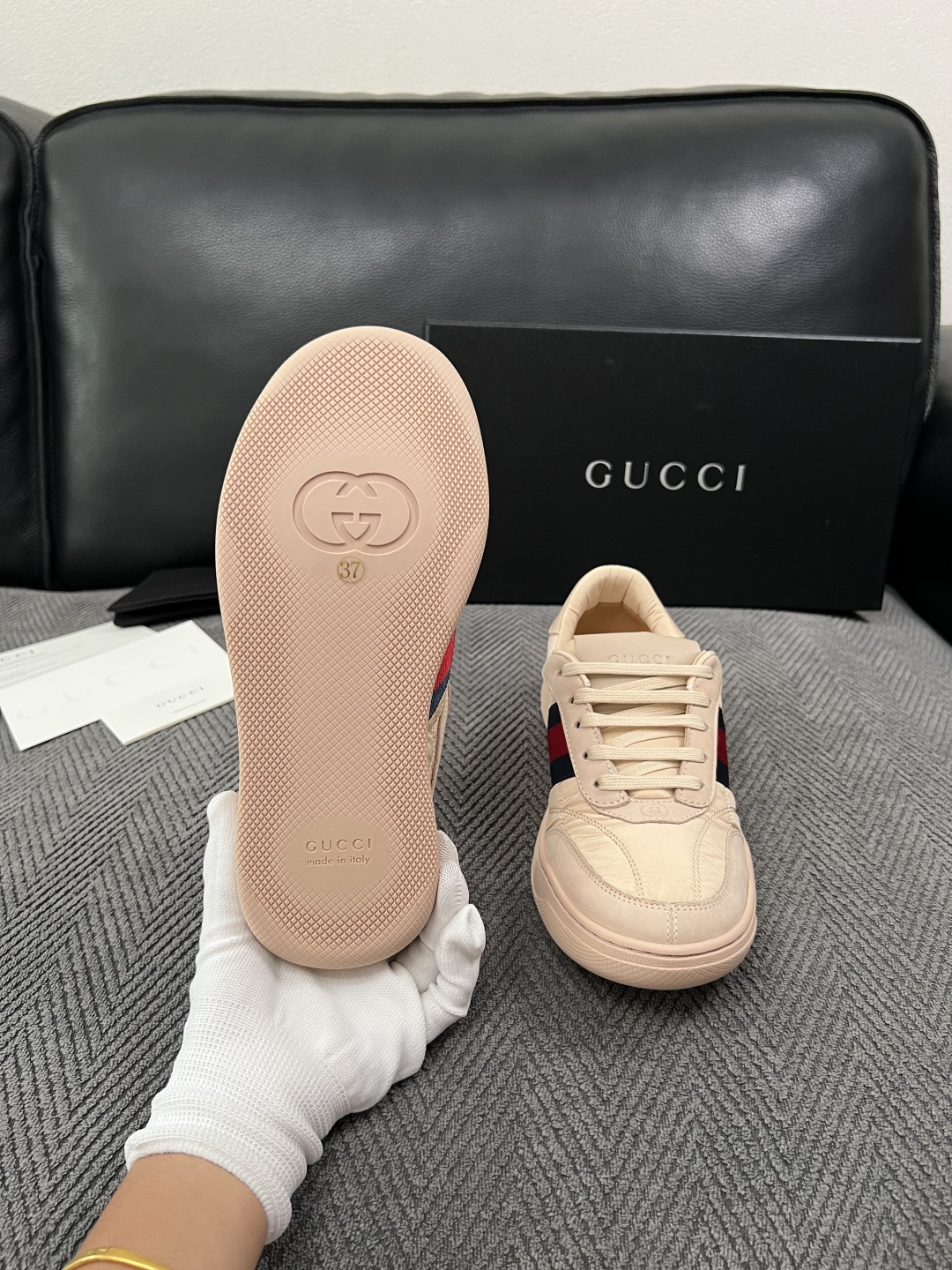Gucci  高品质  顶级工艺品  古奇 专柜新款，原厂配置意大利进口牛皮  进口牛皮内里垫，透气舒适，鞋底：原厂特供