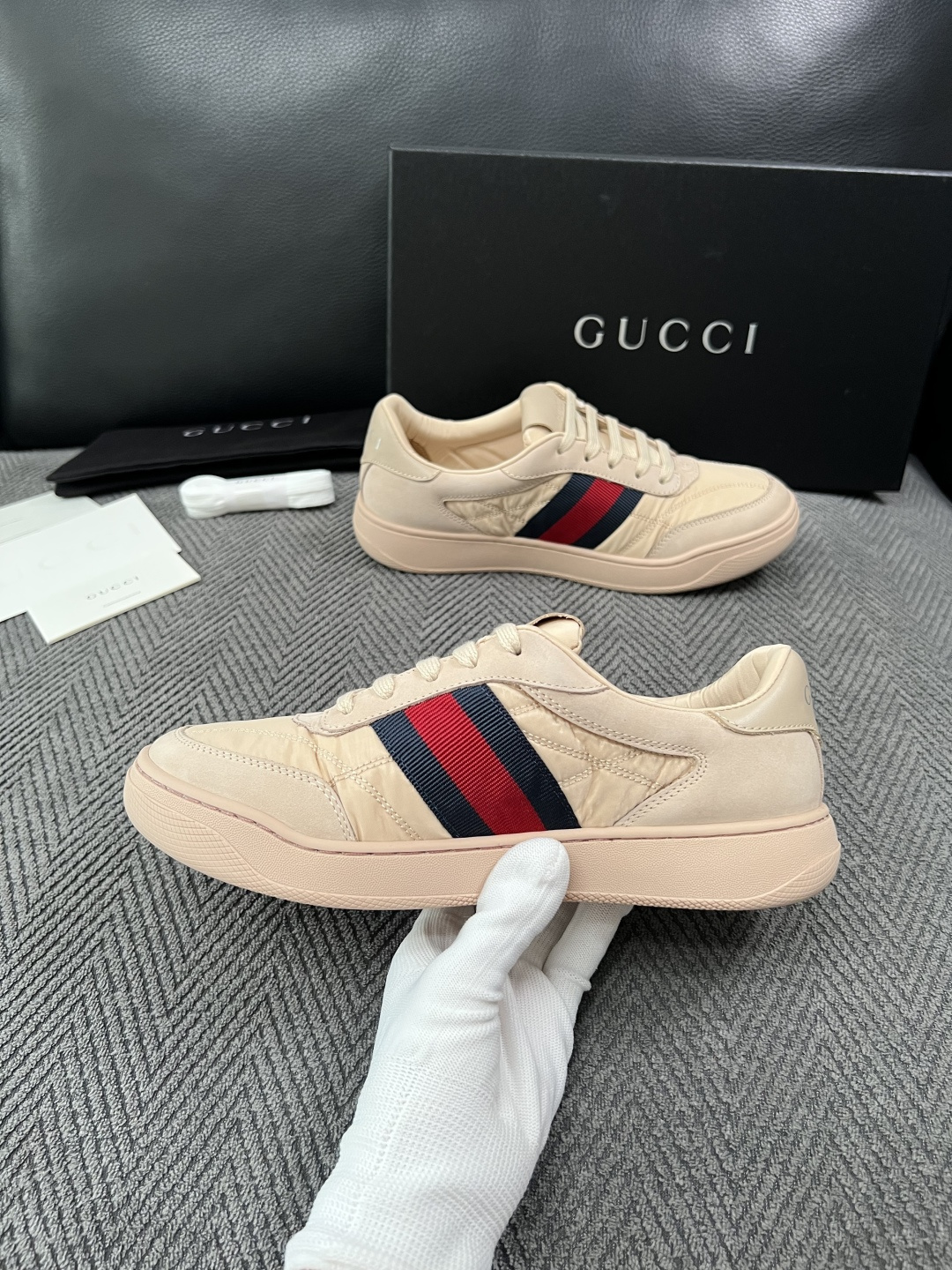 Gucci  高品质  顶级工艺品  古奇 专柜新款，原厂配置意大利进口牛皮  进口牛皮内里垫，透气舒适，鞋底：原厂特供