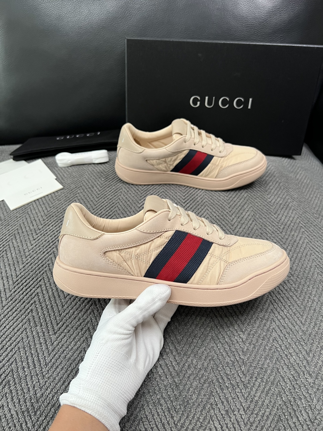 Gucci  高品质  顶级工艺品  古奇 专柜新款，原厂配置意大利进口牛皮  进口牛皮内里垫，透气舒适，鞋底：原厂特供