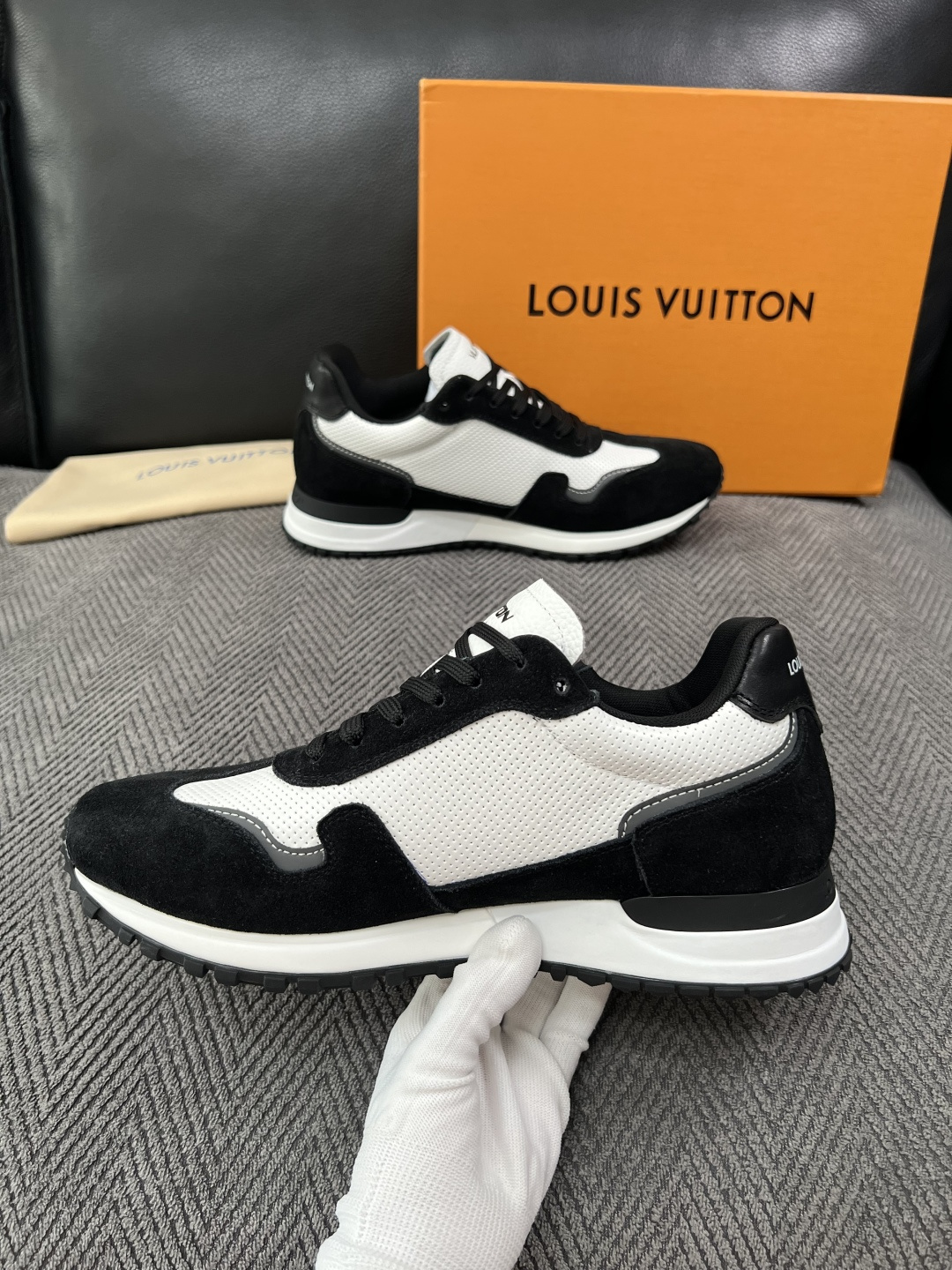 Lv  顶级代购  路易威登 专柜同步，意大利进口面料，进口水染牛皮内里，鞋底：原厂特供原版底，原厂跟单货，码数 39-