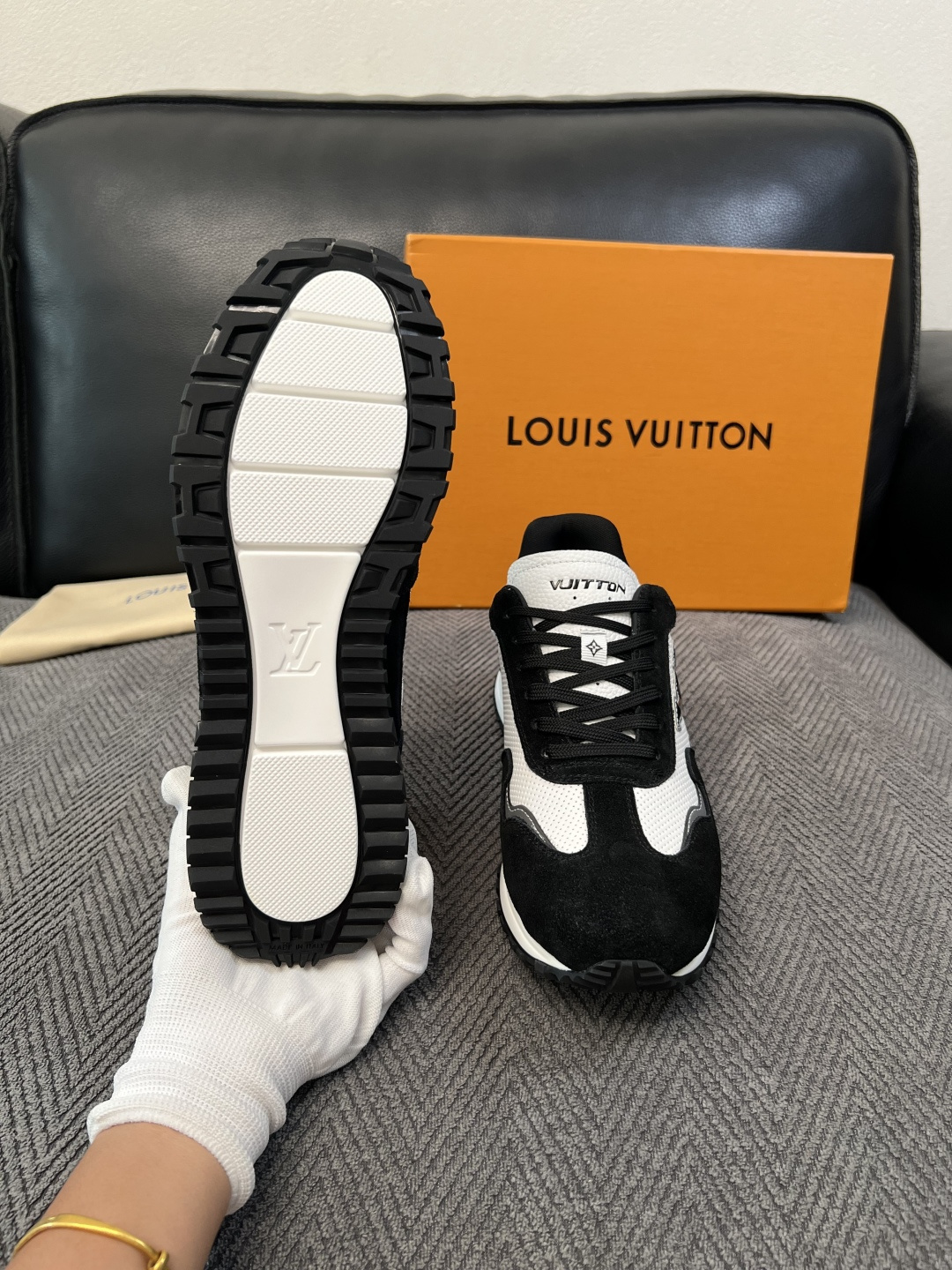 Lv  顶级代购  路易威登 专柜同步，意大利进口面料，进口水染牛皮内里，鞋底：原厂特供原版底，原厂跟单货，码数 39-