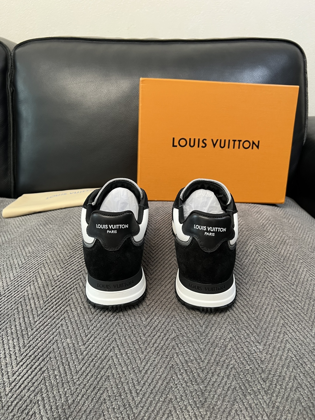 Lv  顶级代购  路易威登 专柜同步，意大利进口面料，进口水染牛皮内里，鞋底：原厂特供原版底，原厂跟单货，码数 39-