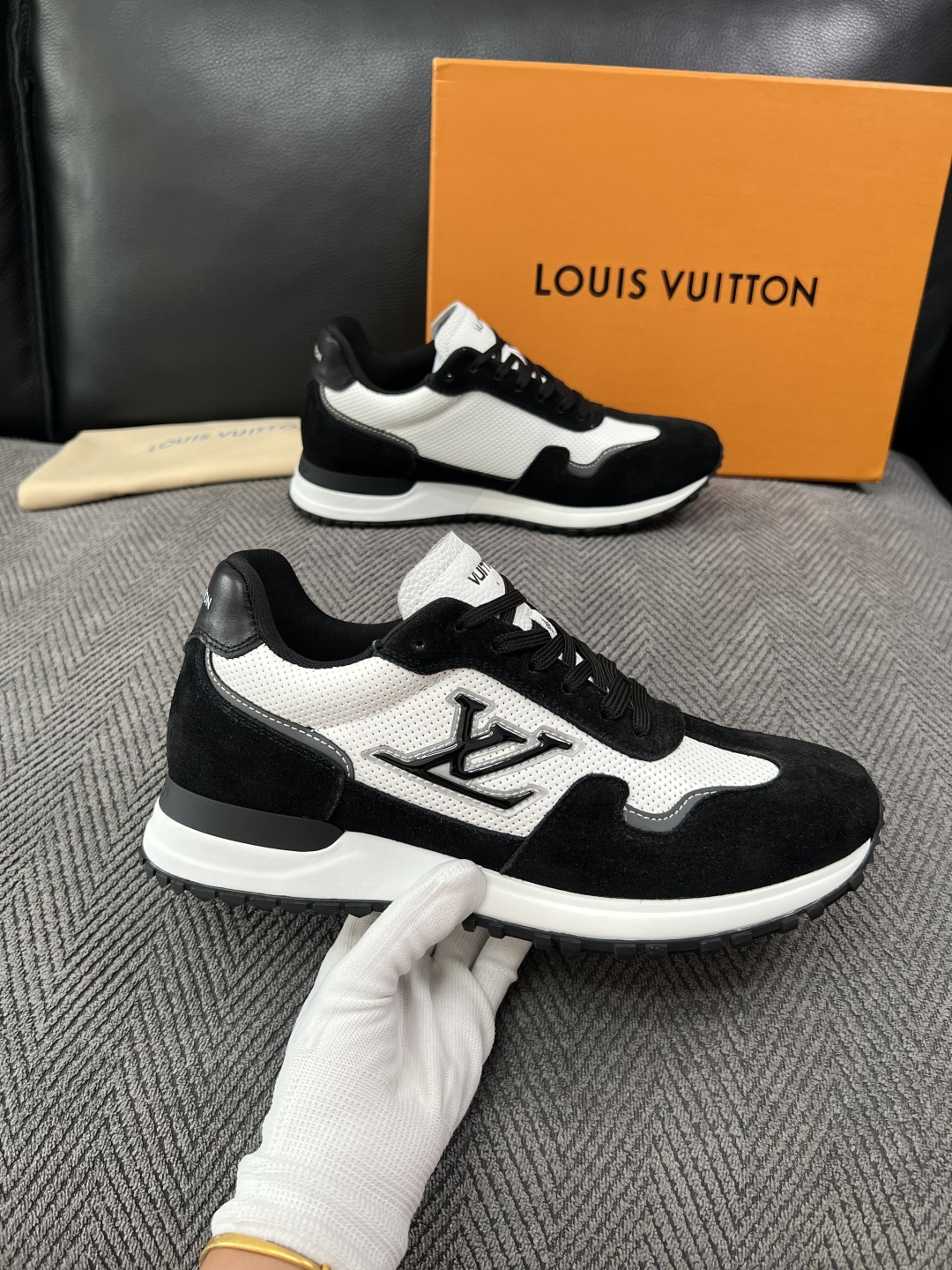 Lv  顶级代购  路易威登 专柜同步，意大利进口面料，进口水染牛皮内里，鞋底：原厂特供原版底，原厂跟单货，码数 39-