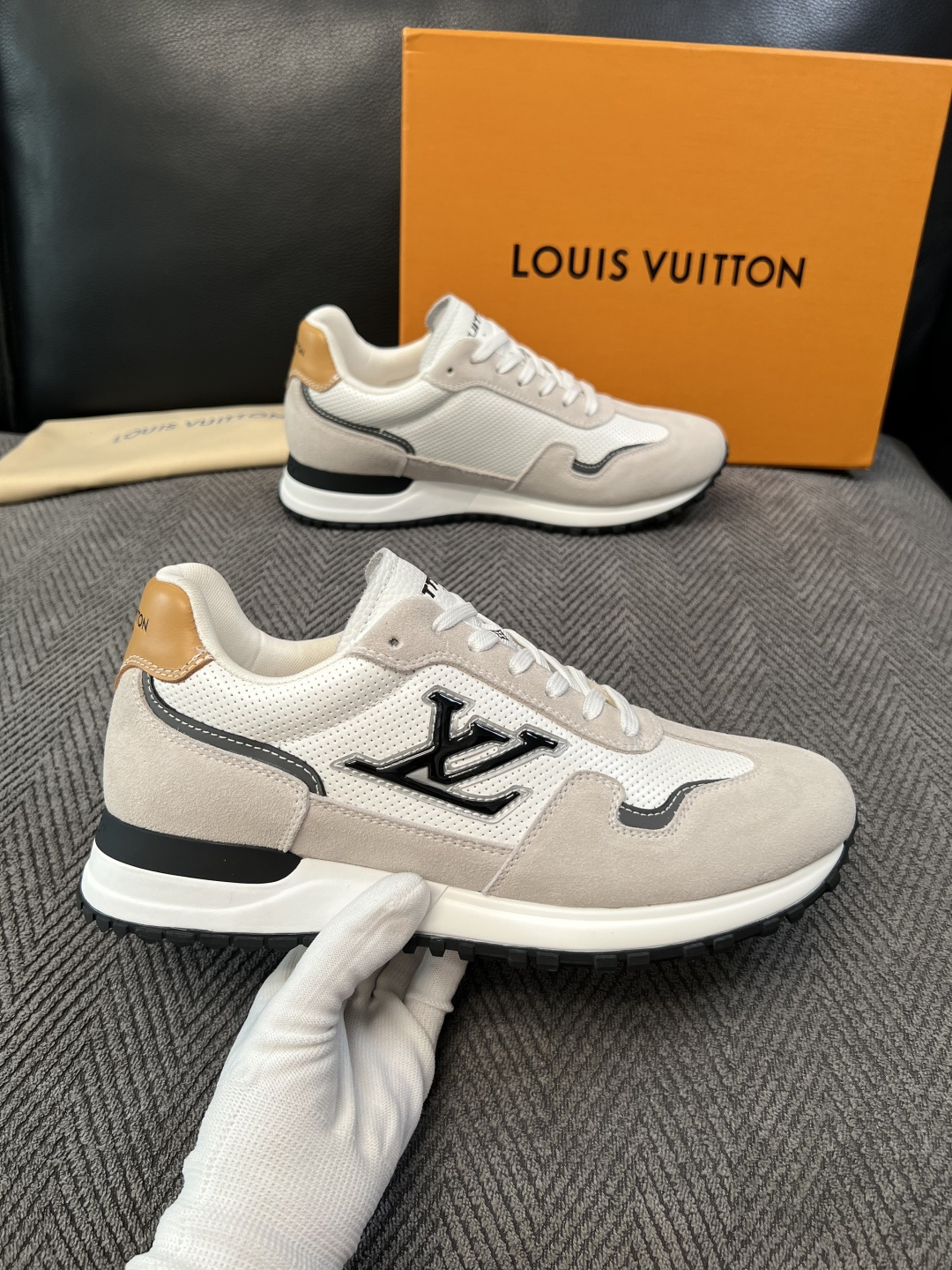 Lv  顶级代购  路易威登 专柜同步，意大利进口面料，进口水染牛皮内里，鞋底：原厂特供原版底，原厂跟单货，码数 39-