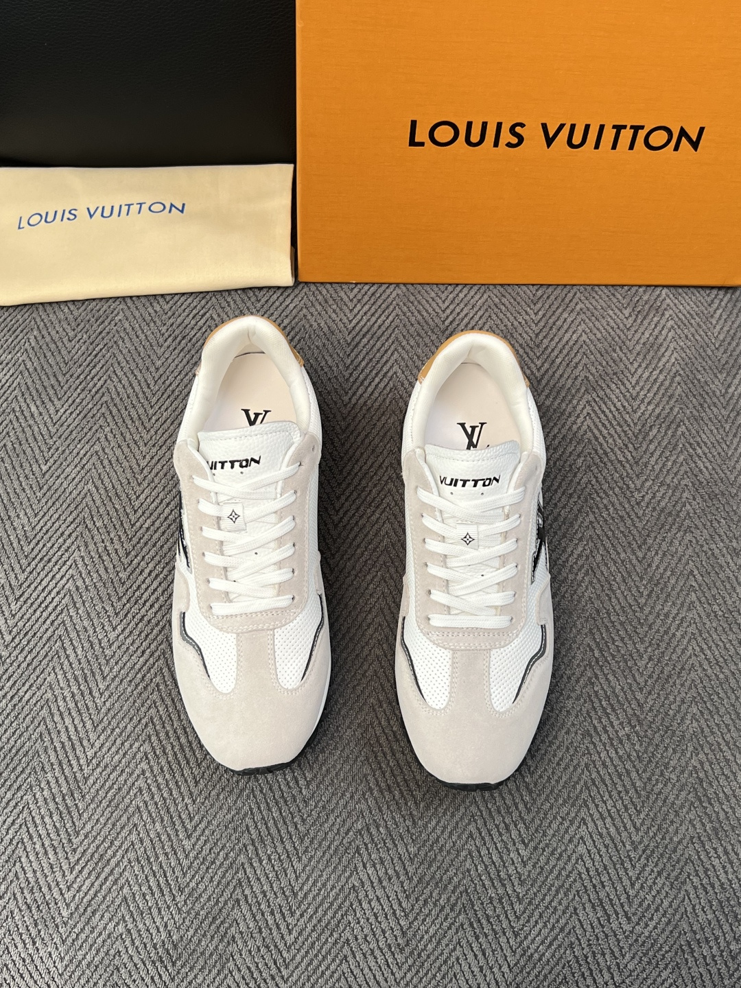 Lv  顶级代购  路易威登 专柜同步，意大利进口面料，进口水染牛皮内里，鞋底：原厂特供原版底，原厂跟单货，码数 39-