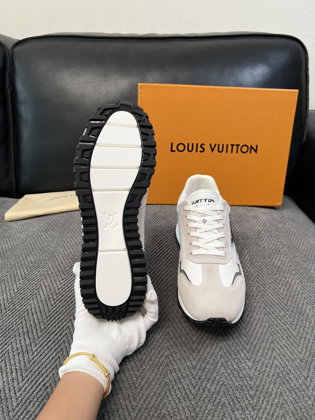 Lv  顶级代购  路易威登 专柜同步，意大利进口面料，进口水染牛皮内里，鞋底：原厂特供原版底，原厂跟单货，码数 39-