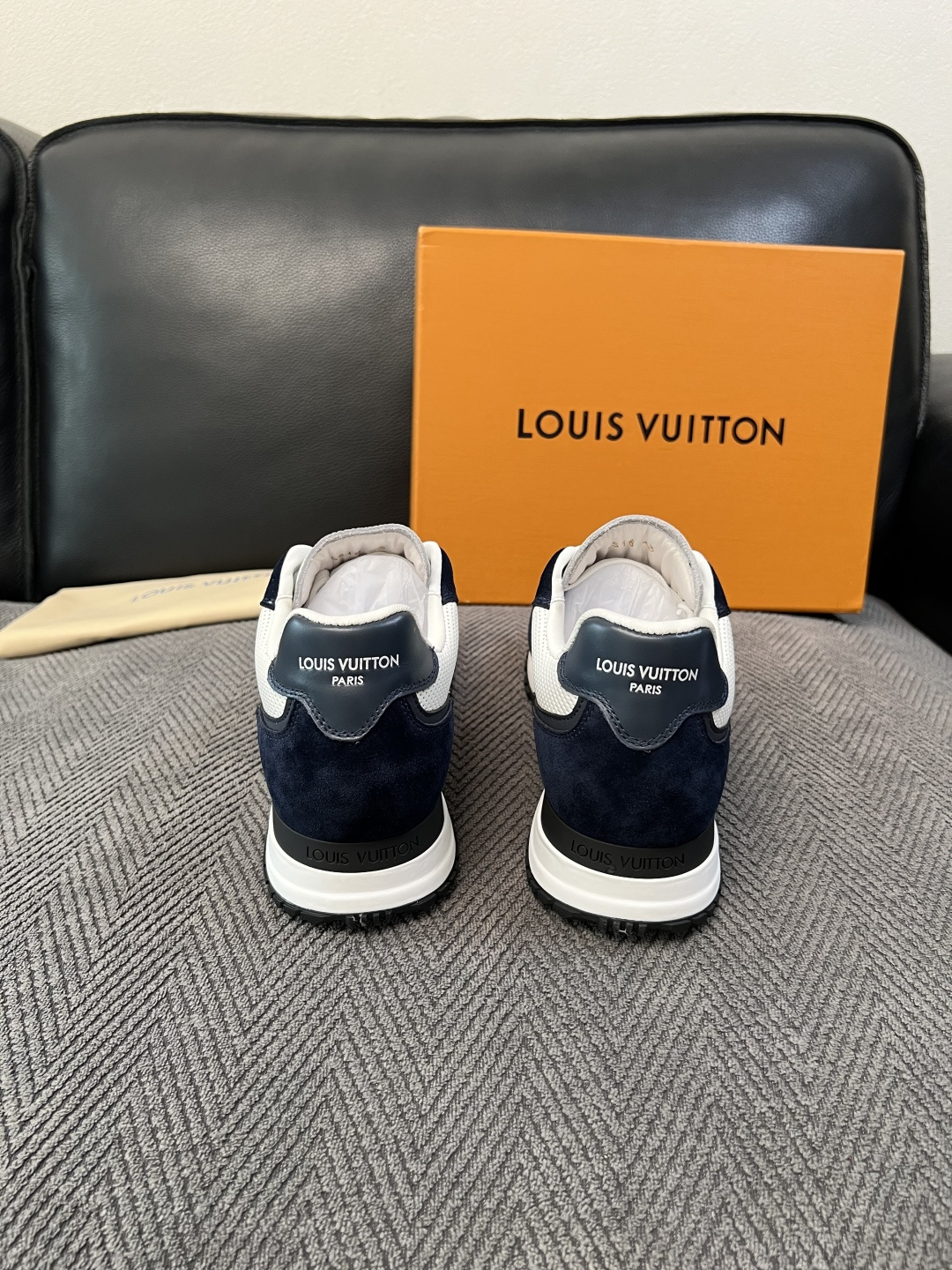 Lv  顶级代购  路易威登 专柜同步，意大利进口面料，进口水染牛皮内里，鞋底：原厂特供原版底，原厂跟单货，码数 39-