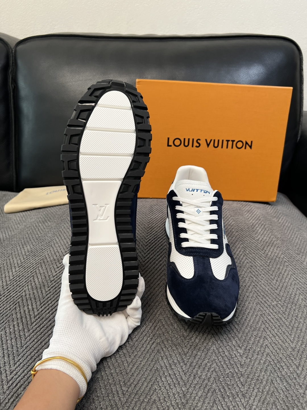 Lv  顶级代购  路易威登 专柜同步，意大利进口面料，进口水染牛皮内里，鞋底：原厂特供原版底，原厂跟单货，码数 39-