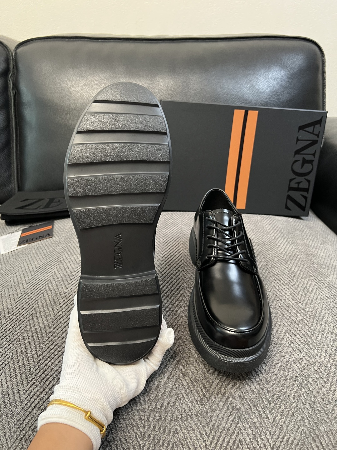 Zegna  高品质  顶级工艺品  杰尼亚  皮鞋专柜新款原厂配置，意大利进口牛皮面料，进口牛里垫，透气舒适，鞋底：原