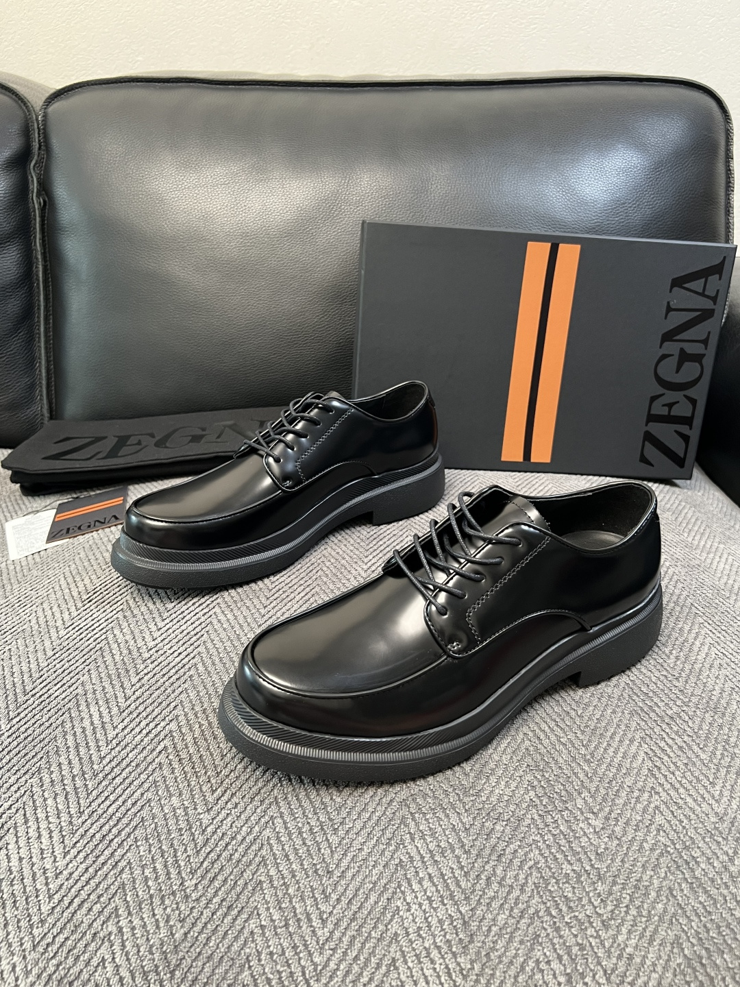 Zegna  高品质  顶级工艺品  杰尼亚  皮鞋专柜新款原厂配置，意大利进口牛皮面料，进口牛里垫，透气舒适，鞋底：原