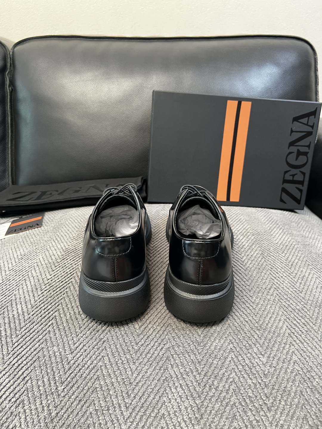 Zegna  高品质  顶级工艺品  杰尼亚  皮鞋专柜新款原厂配置，意大利进口牛皮面料，进口牛里垫，透气舒适，鞋底：原