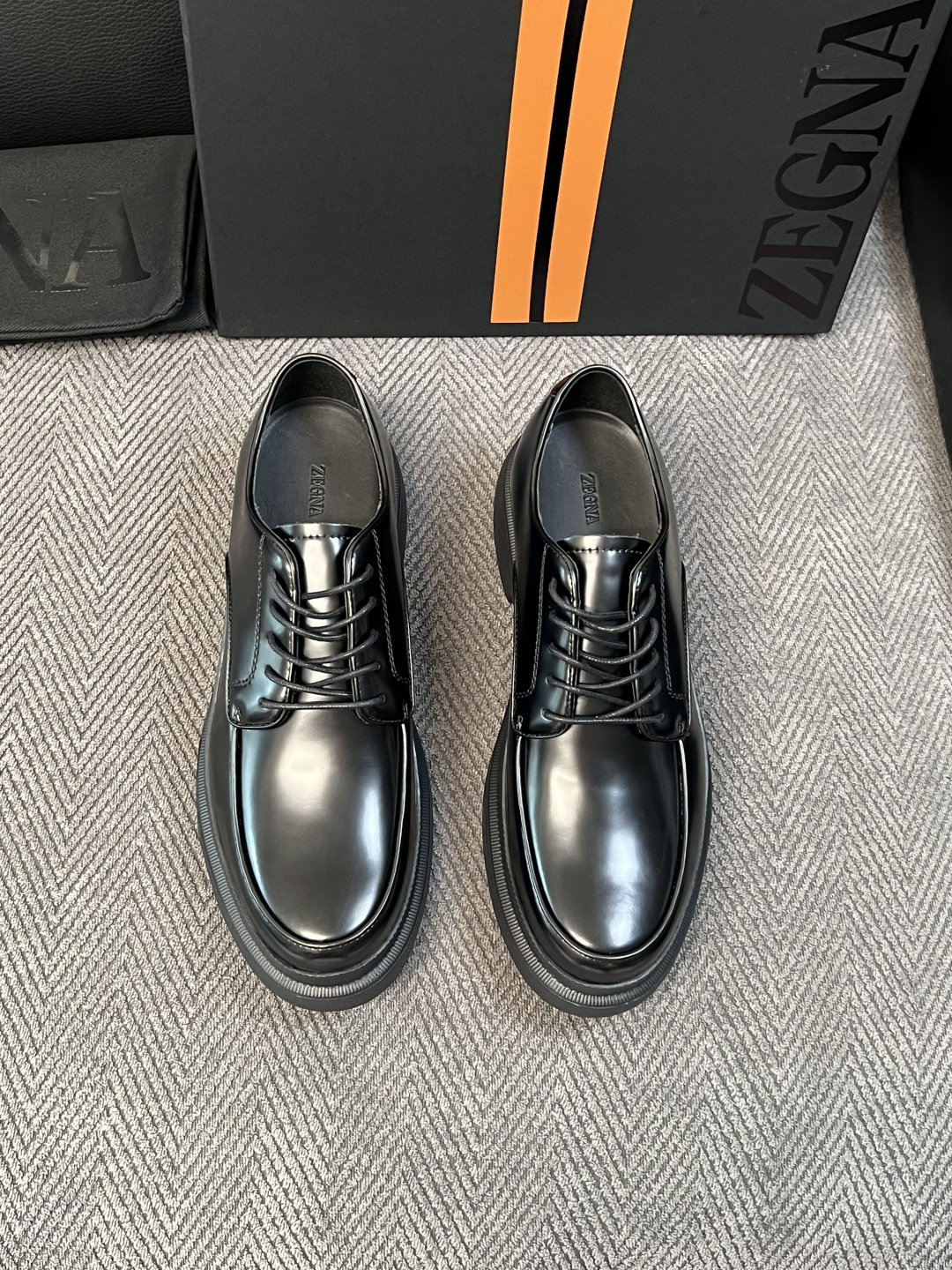 Zegna  高品质  顶级工艺品  杰尼亚  皮鞋专柜新款原厂配置，意大利进口牛皮面料，进口牛里垫，透气舒适，鞋底：原