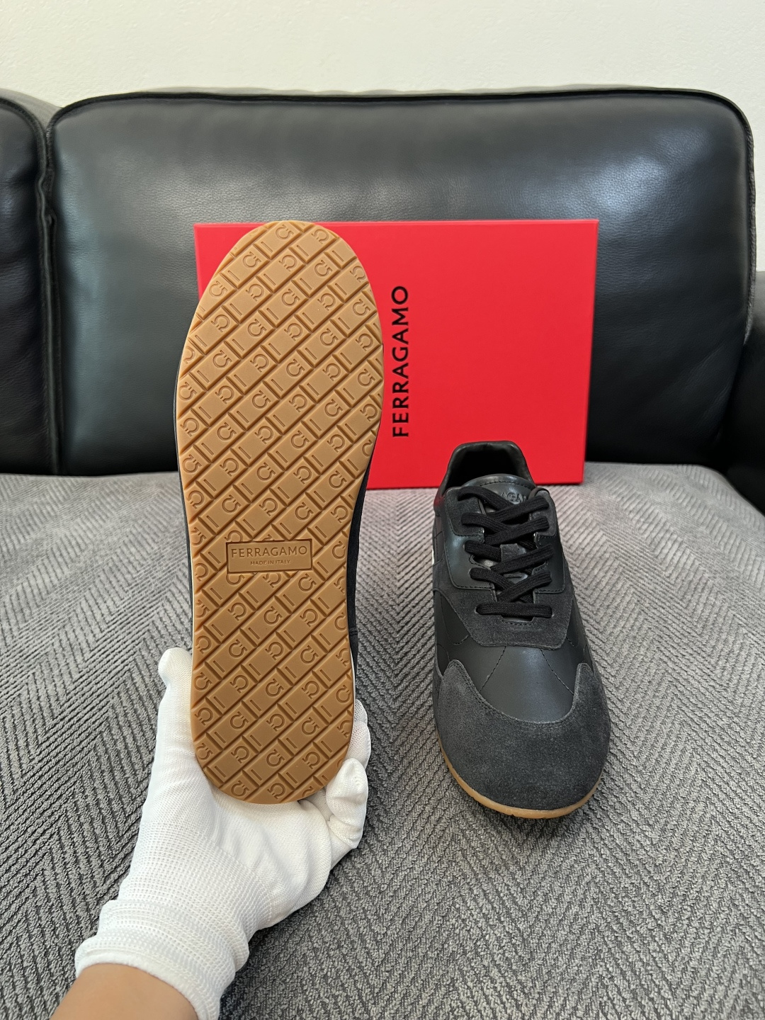 Ferragamo  高品质  顶级工艺品  菲拉格慕   专柜同步发售原厂配置，意大利进口原版牛皮，进口水染牛里 ，鞋