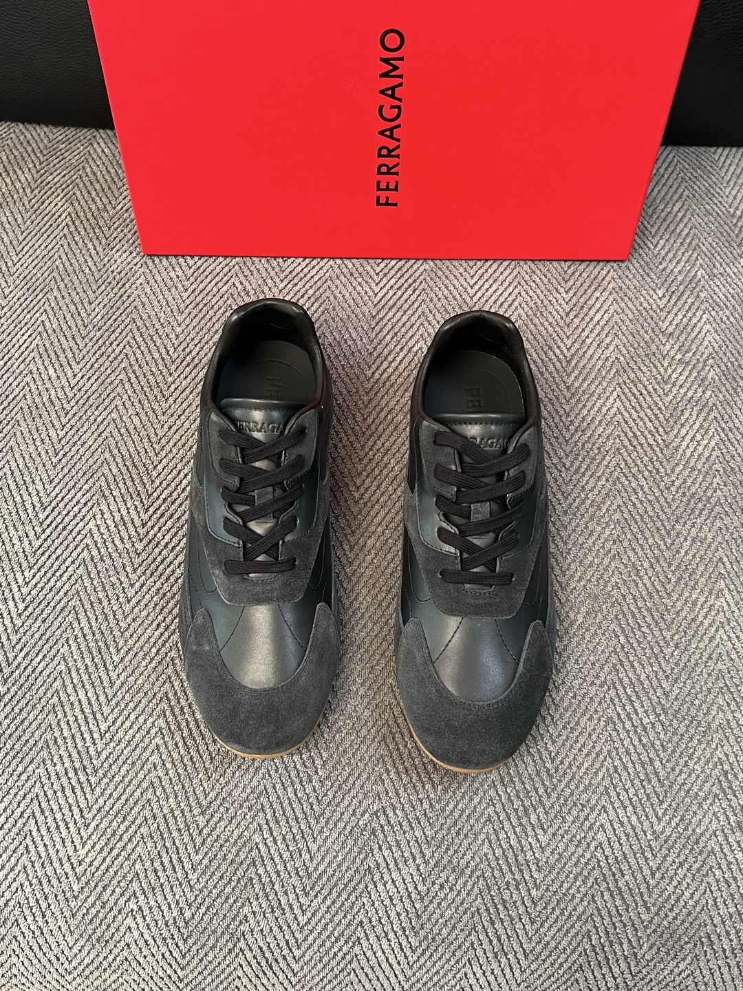 Ferragamo  高品质  顶级工艺品  菲拉格慕   专柜同步发售原厂配置，意大利进口原版牛皮，进口水染牛里 ，鞋