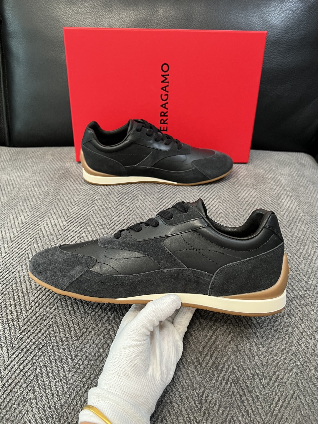 Ferragamo  高品质  顶级工艺品  菲拉格慕   专柜同步发售原厂配置，意大利进口原版牛皮，进口水染牛里 ，鞋