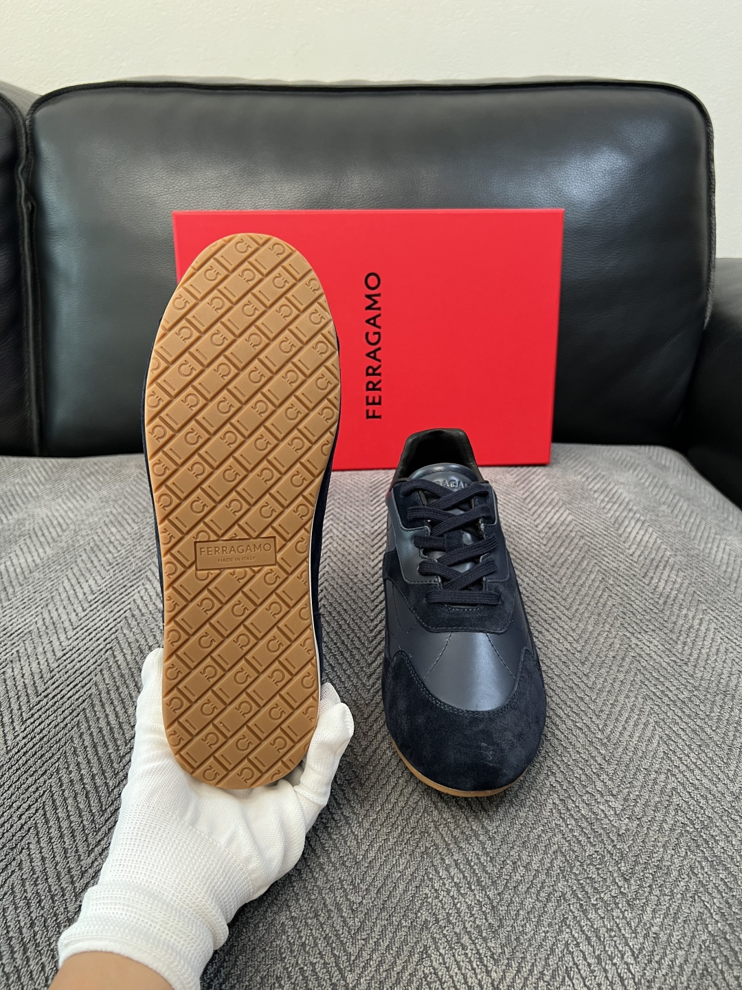 Ferragamo  高品质  顶级工艺品  菲拉格慕   专柜同步发售原厂配置，意大利进口原版牛皮，进口水染牛里 ，鞋