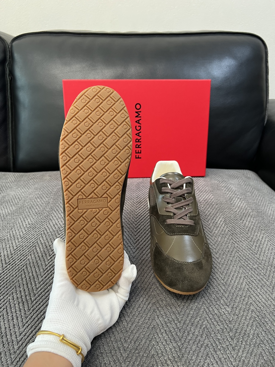 Ferragamo  高品质  顶级工艺品  菲拉格慕   专柜同步发售原厂配置，意大利进口原版牛皮，进口水染牛里 ，鞋