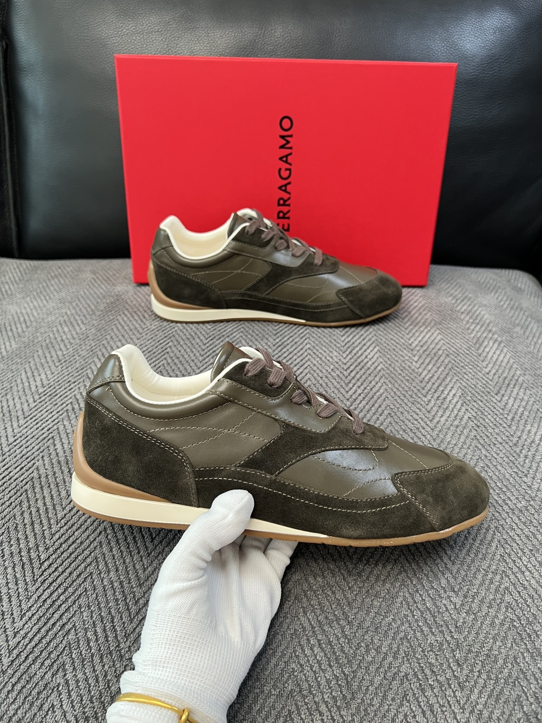 Ferragamo  高品质  顶级工艺品  菲拉格慕   专柜同步发售原厂配置，意大利进口原版牛皮，进口水染牛里 ，鞋