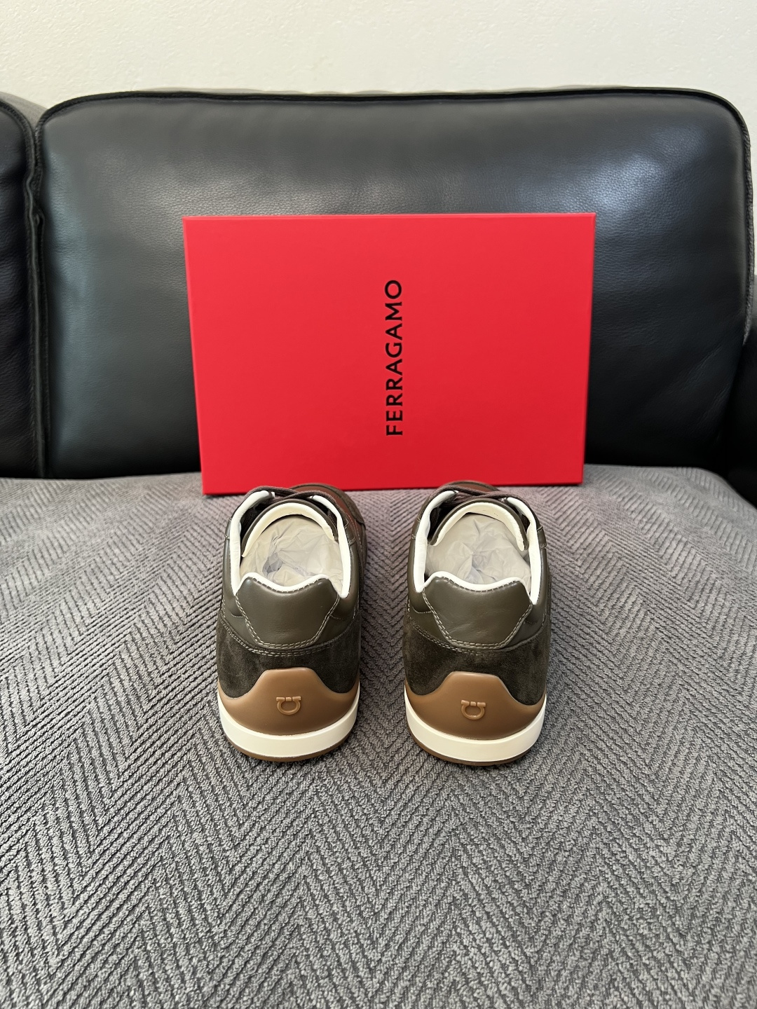 Ferragamo  高品质  顶级工艺品  菲拉格慕   专柜同步发售原厂配置，意大利进口原版牛皮，进口水染牛里 ，鞋