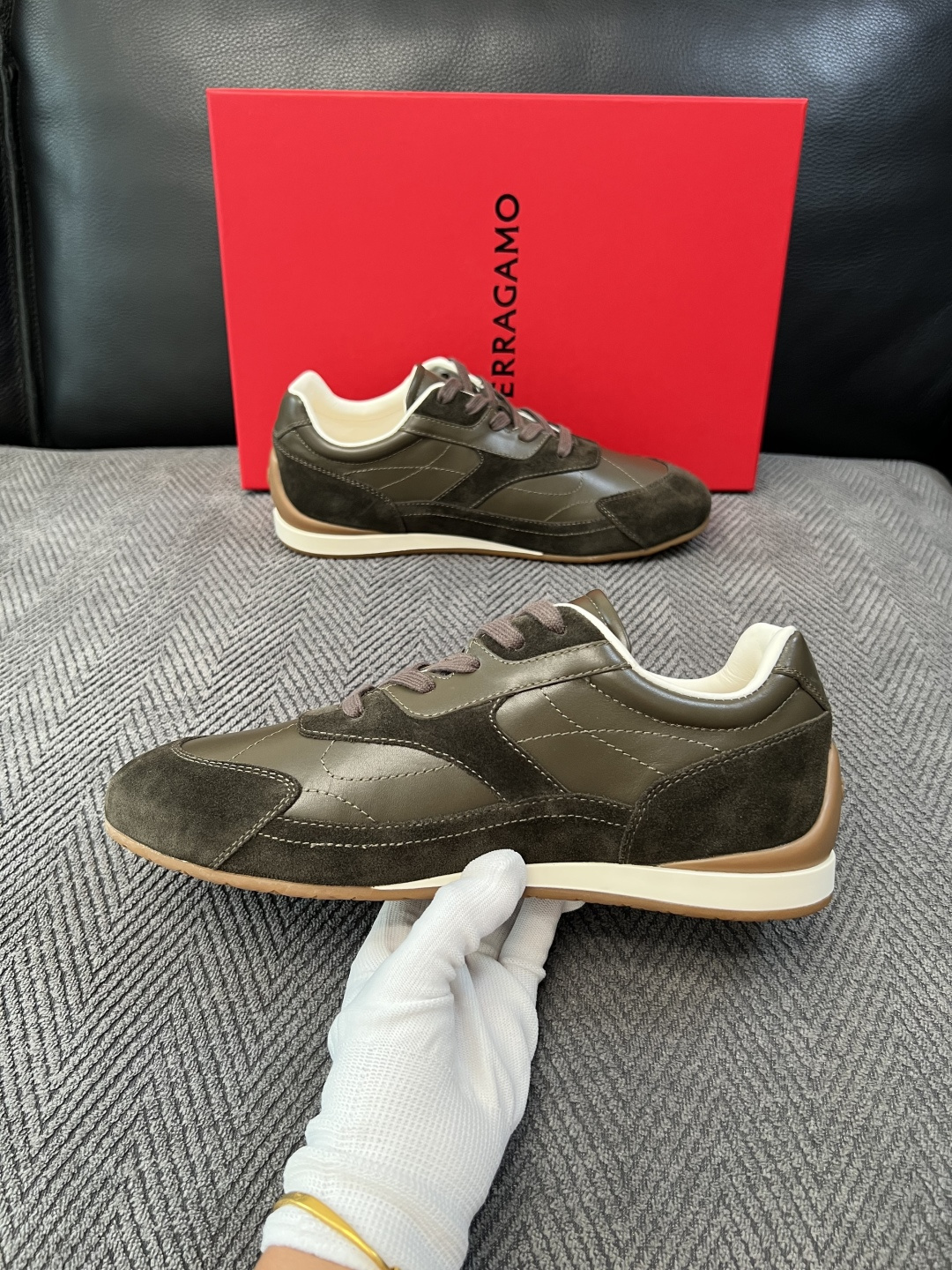 Ferragamo  高品质  顶级工艺品  菲拉格慕   专柜同步发售原厂配置，意大利进口原版牛皮，进口水染牛里 ，鞋