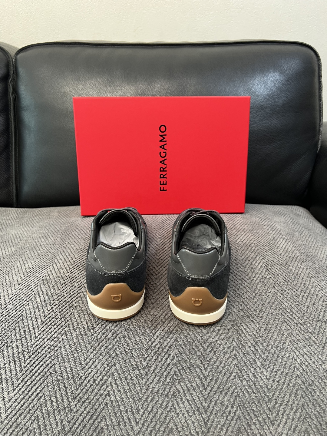 Ferragamo  高品质  顶级工艺品  菲拉格慕   专柜同步发售原厂配置，意大利进口原版牛皮，进口水染牛里 ，鞋