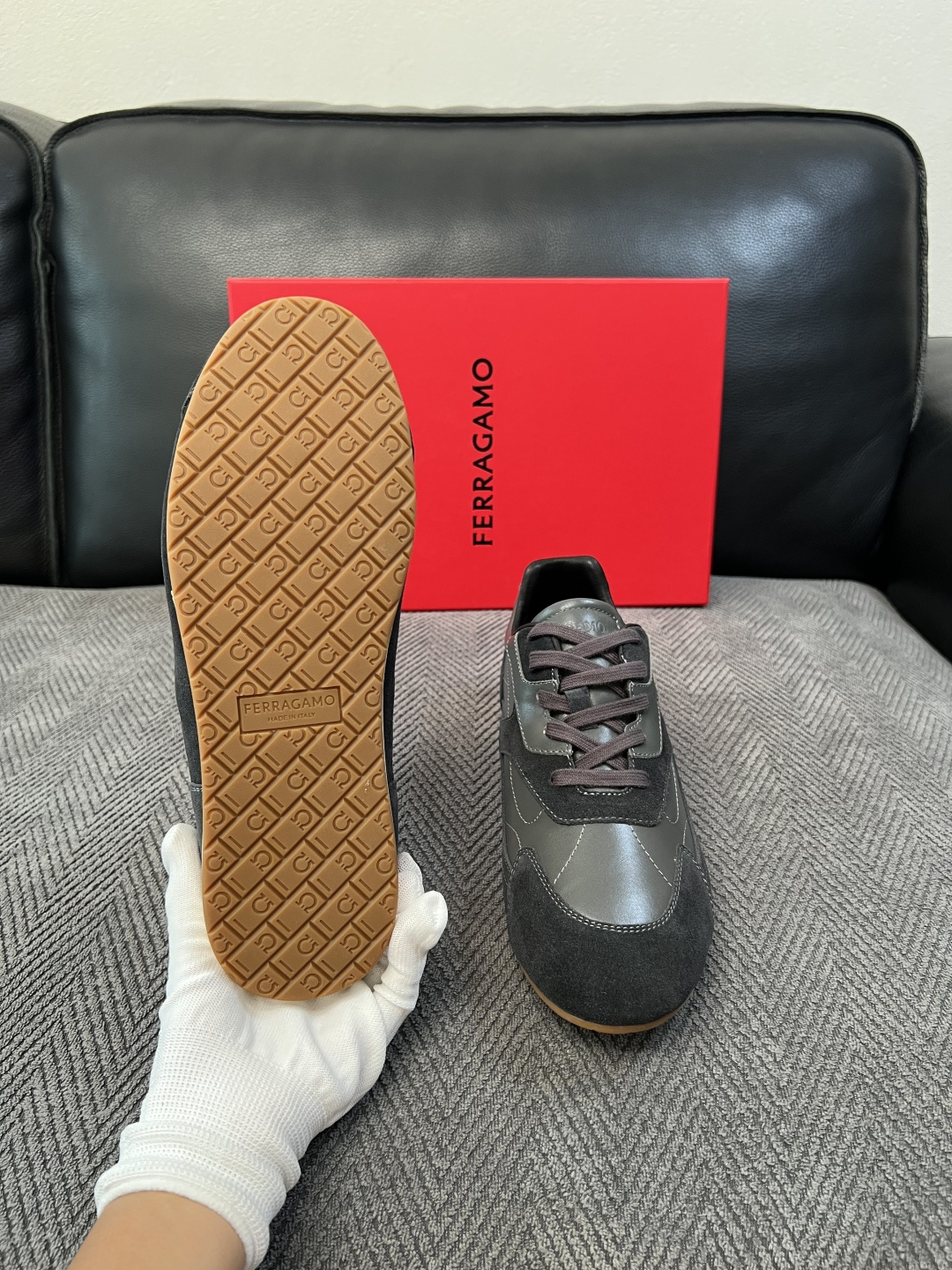 Ferragamo  高品质  顶级工艺品  菲拉格慕   专柜同步发售原厂配置，意大利进口原版牛皮，进口水染牛里 ，鞋