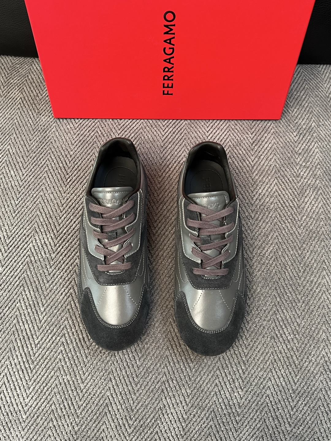 Ferragamo  高品质  顶级工艺品  菲拉格慕   专柜同步发售原厂配置，意大利进口原版牛皮，进口水染牛里 ，鞋
