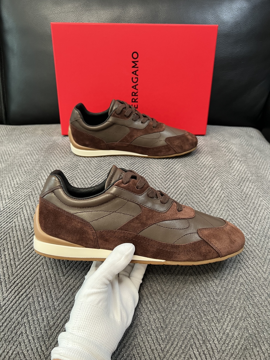 Ferragamo  高品质  顶级工艺品  菲拉格慕   专柜同步发售原厂配置，意大利进口原版牛皮，进口水染牛里 ，鞋