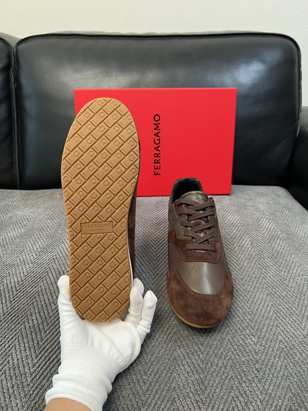 Ferragamo  高品质  顶级工艺品  菲拉格慕   专柜同步发售原厂配置，意大利进口原版牛皮，进口水染牛里 ，鞋