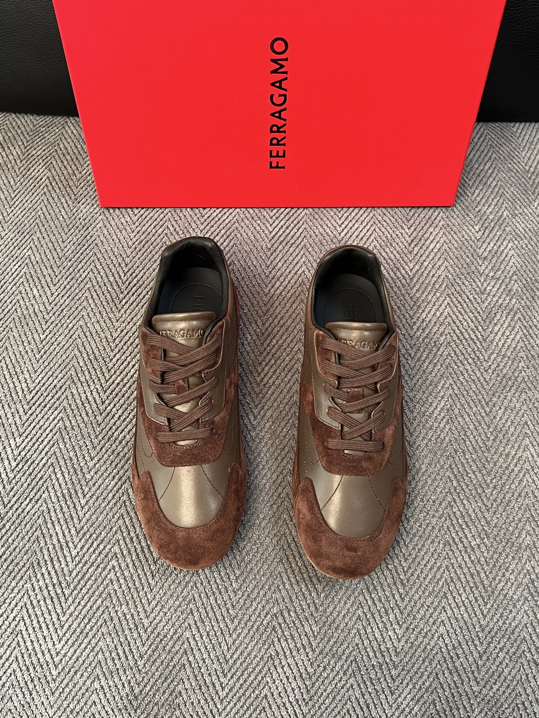 Ferragamo  高品质  顶级工艺品  菲拉格慕   专柜同步发售原厂配置，意大利进口原版牛皮，进口水染牛里 ，鞋