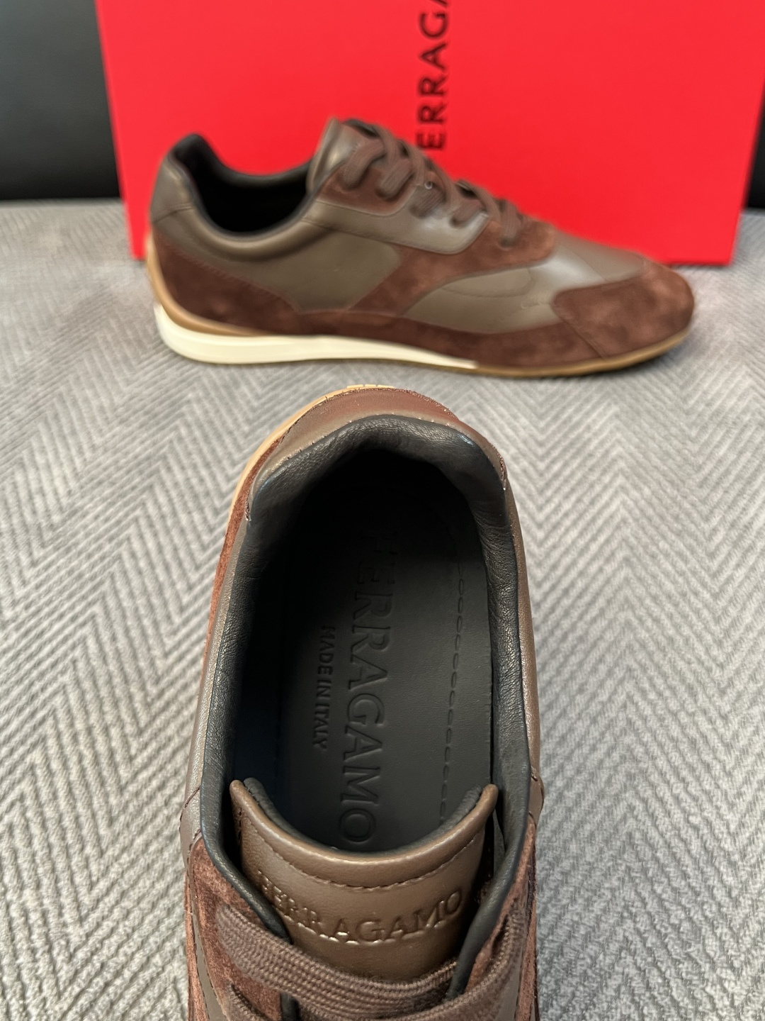 Ferragamo  高品质  顶级工艺品  菲拉格慕   专柜同步发售原厂配置，意大利进口原版牛皮，进口水染牛里 ，鞋