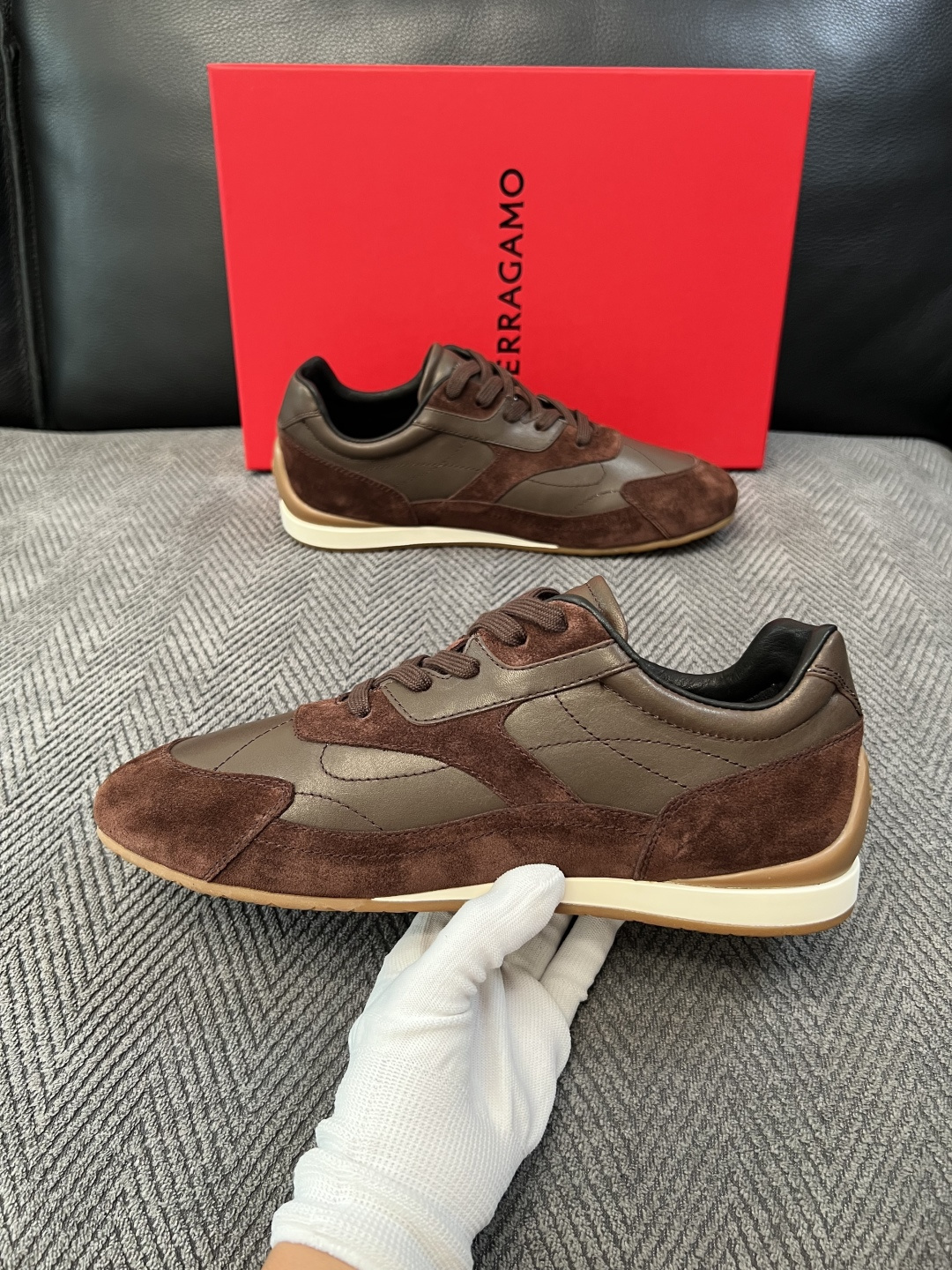 Ferragamo  高品质  顶级工艺品  菲拉格慕   专柜同步发售原厂配置，意大利进口原版牛皮，进口水染牛里 ，鞋