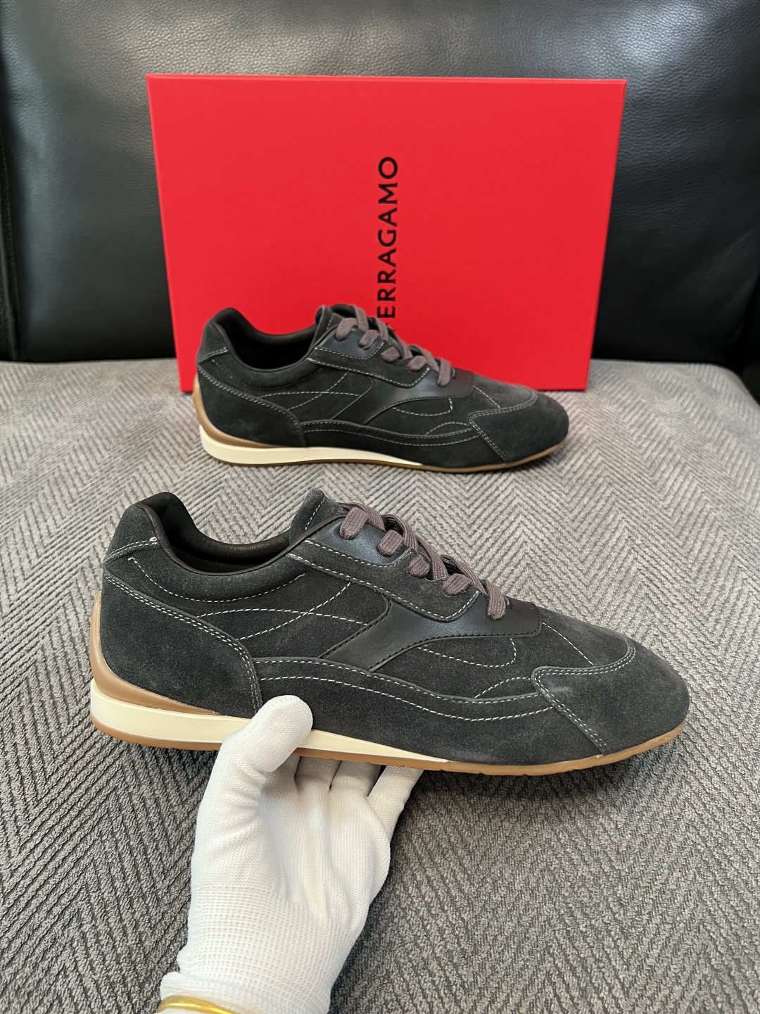 Ferragamo  高品质  顶级工艺品  菲拉格慕   专柜同步发售原厂配置，意大利进口原版牛皮，进口水染牛里 ，鞋