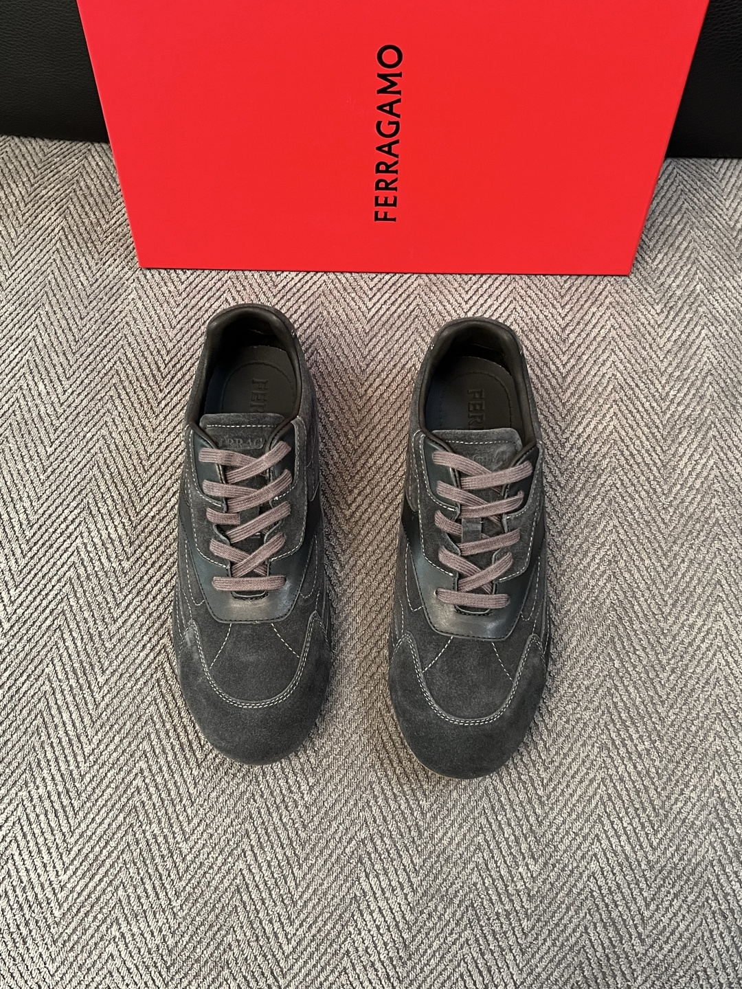 Ferragamo  高品质  顶级工艺品  菲拉格慕   专柜同步发售原厂配置，意大利进口原版牛皮，进口水染牛里 ，鞋