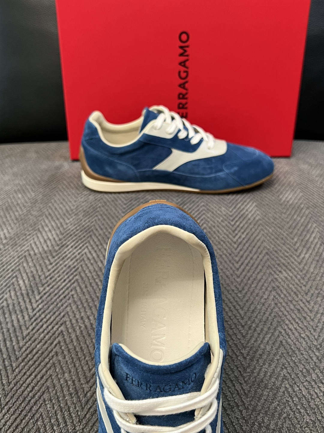 Ferragamo  高品质  顶级工艺品  菲拉格慕   专柜同步发售原厂配置，意大利进口原版牛皮，进口水染牛里 ，鞋