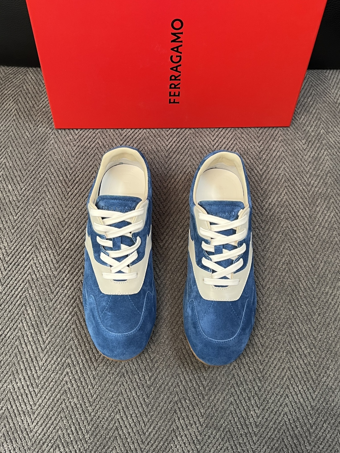 Ferragamo  高品质  顶级工艺品  菲拉格慕   专柜同步发售原厂配置，意大利进口原版牛皮，进口水染牛里 ，鞋