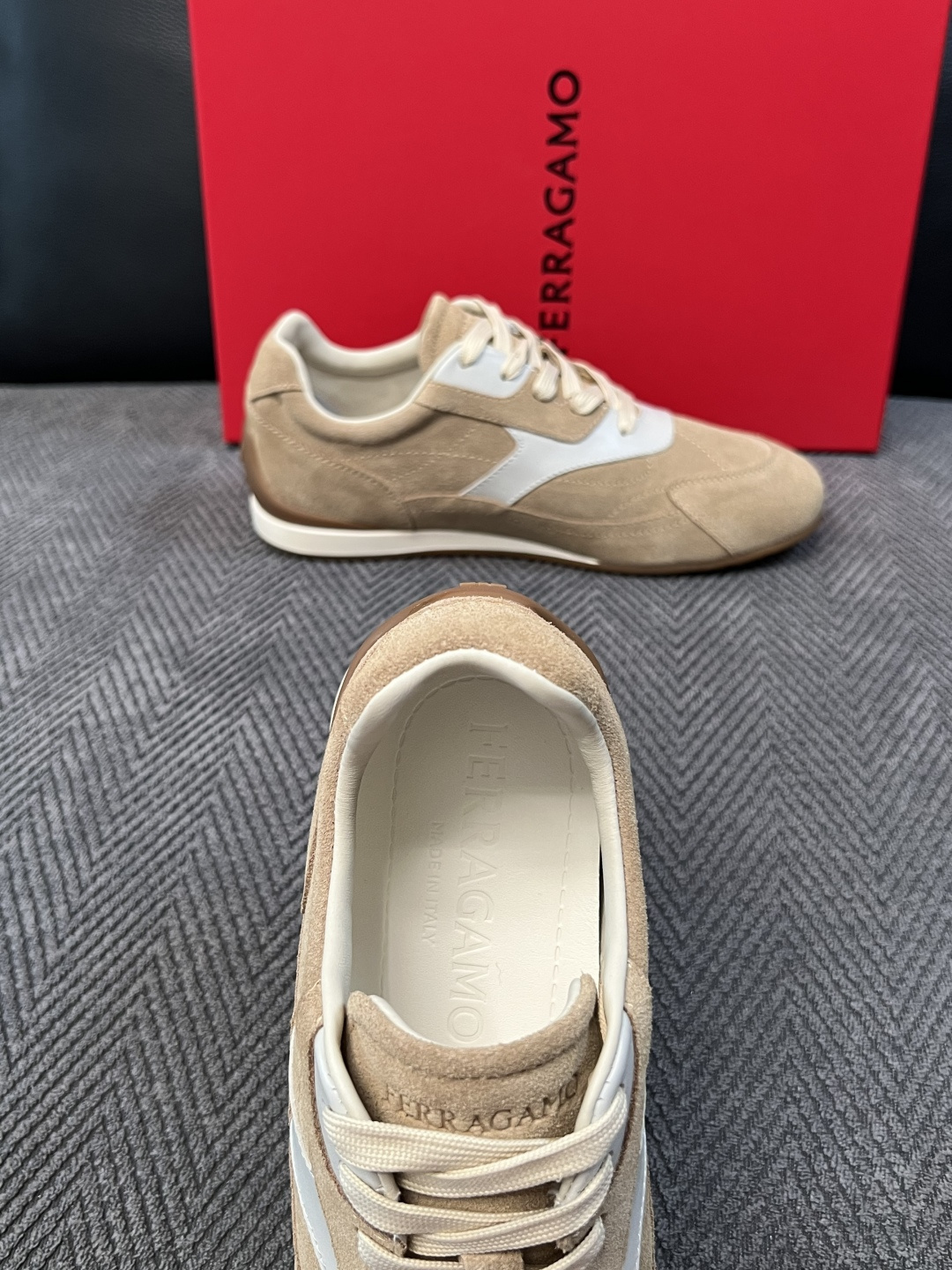 Ferragamo  高品质  顶级工艺品  菲拉格慕   专柜同步发售原厂配置，意大利进口原版牛皮，进口水染牛里 ，鞋