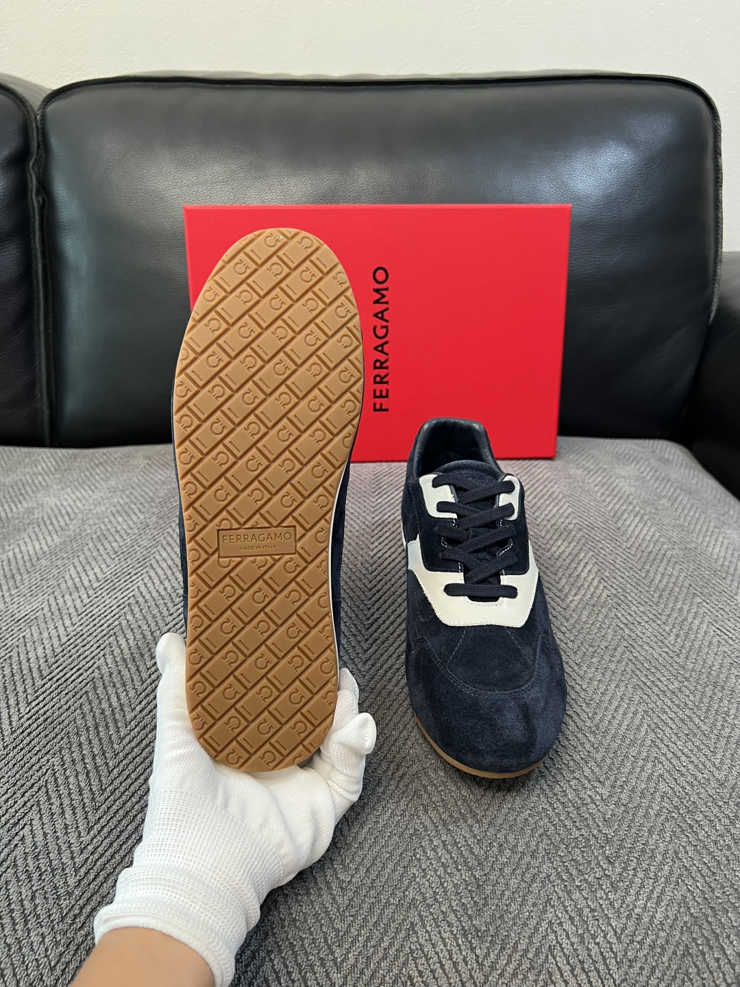 Ferragamo  高品质  顶级工艺品  菲拉格慕   专柜同步发售原厂配置，意大利进口原版牛皮，进口水染牛里 ，鞋