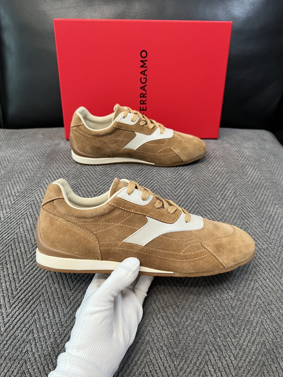 Ferragamo  高品质  顶级工艺品  菲拉格慕   专柜同步发售原厂配置，意大利进口原版牛皮，进口水染牛里 ，鞋