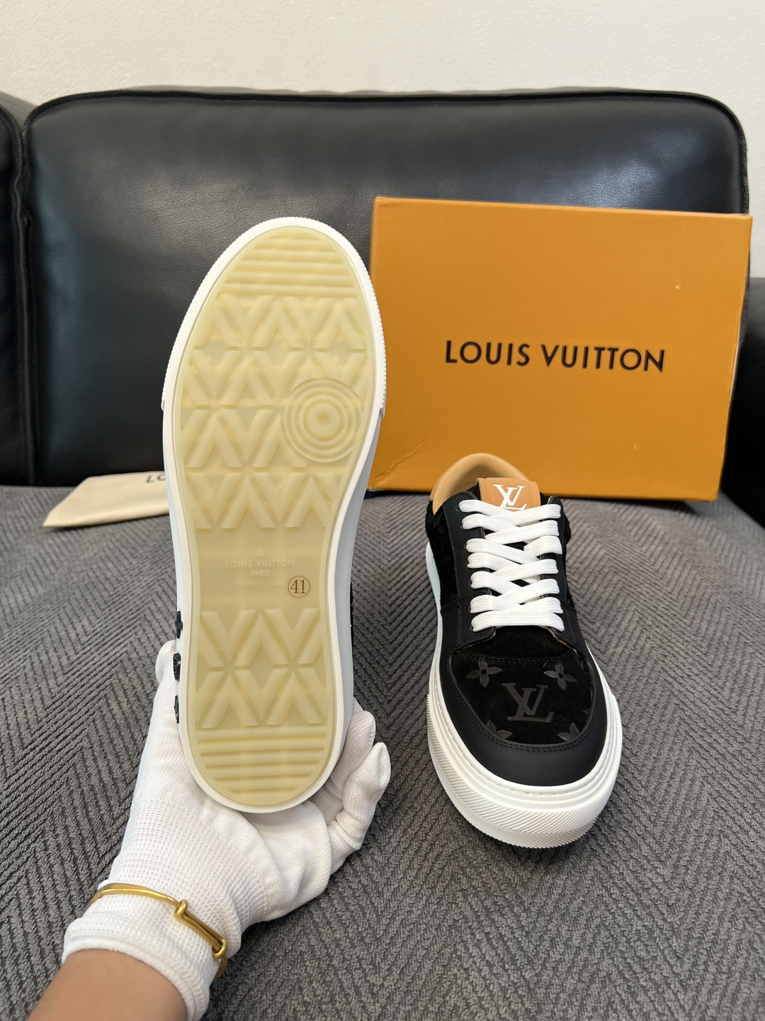 Lv  高品质  顶级工艺品  路易威登，专柜同步原厂配置，鞋面意大利进口，高品质拼接缤纷色彩复杂工艺品，进口牛皮里垫柔