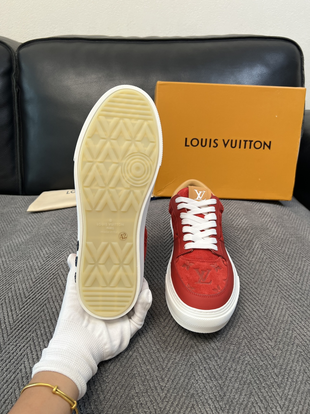 Lv  高品质  顶级工艺品  路易威登，专柜同步原厂配置，鞋面意大利进口，高品质拼接缤纷色彩复杂工艺品，进口牛皮里垫柔