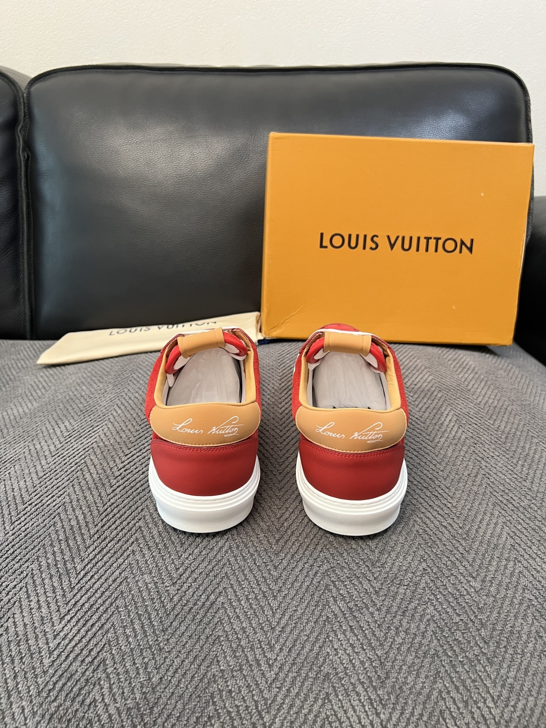 Lv  高品质  顶级工艺品  路易威登，专柜同步原厂配置，鞋面意大利进口，高品质拼接缤纷色彩复杂工艺品，进口牛皮里垫柔