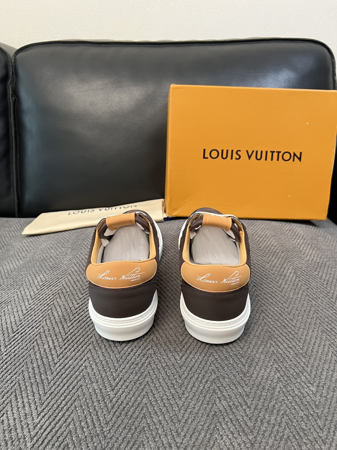 Lv  高品质  顶级工艺品  路易威登，专柜同步原厂配置，鞋面意大利进口，高品质拼接缤纷色彩复杂工艺品，进口牛皮里垫柔