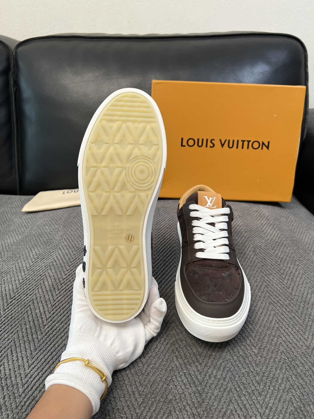 Lv  高品质  顶级工艺品  路易威登，专柜同步原厂配置，鞋面意大利进口，高品质拼接缤纷色彩复杂工艺品，进口牛皮里垫柔