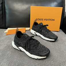Lv 高品质 顶级工艺品 路易威登 专柜同步,意大利进口飞织面料,进口水染牛皮内里,鞋底:原厂特供原版底,原厂跟 Lv 高品质 顶级工艺品 路易威登 专柜同步,意大利进口飞织面料,进口水染牛皮内里,鞋底:原厂特供原版底,原厂跟