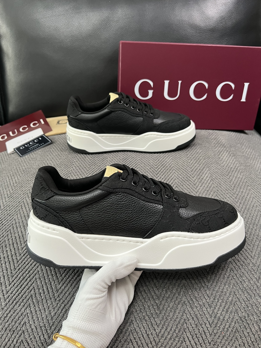 Gucci  高品质  顶级工艺品  古奇  专柜新款原厂配置，意大利进口牛皮面料，进口牛皮内里垫，透气舒适，鞋底：原厂